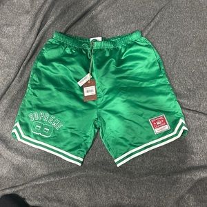 Supreme x Mitchell & Ness Satin Basketball Short (green)